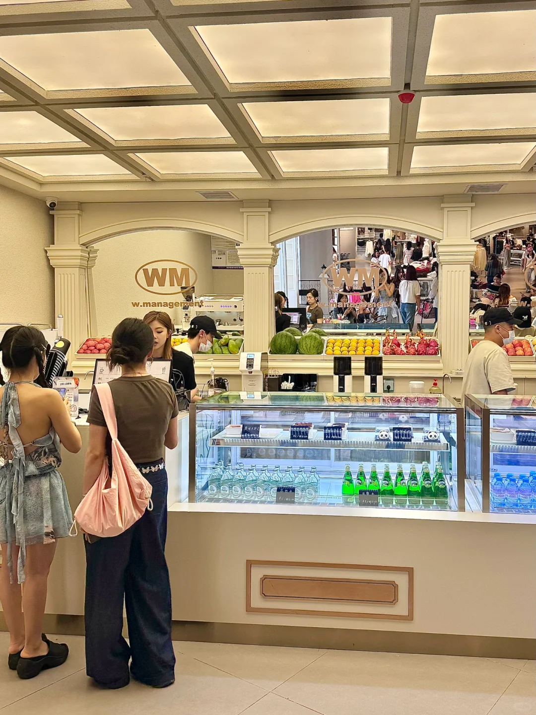 贵阳女生都去进货了吗？？又新开了？？1800平。。