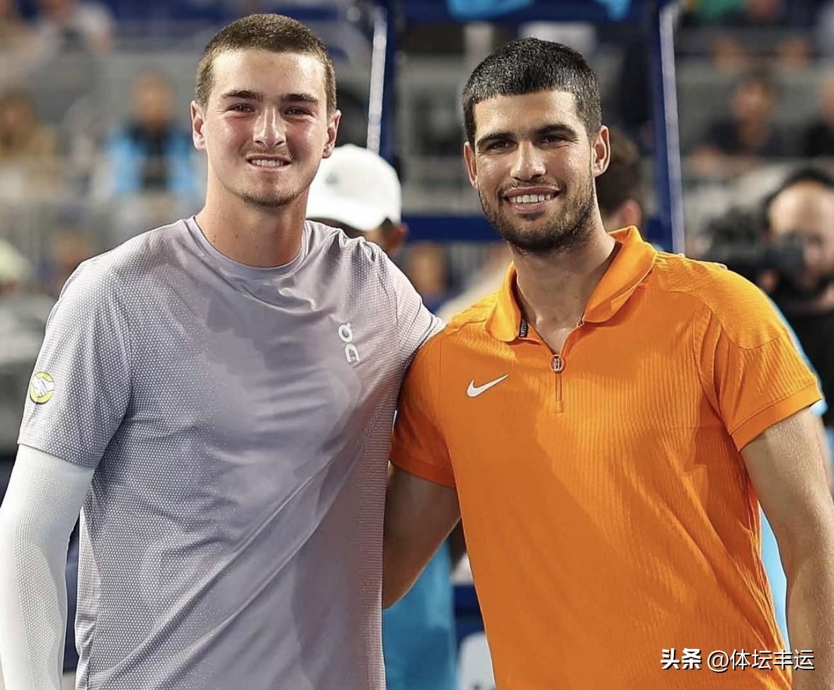 阿尔卡拉斯战胜丰塞卡晋级男单32强🔥🔥

刚刚🔚的迈阿密男单次轮比赛，首轮