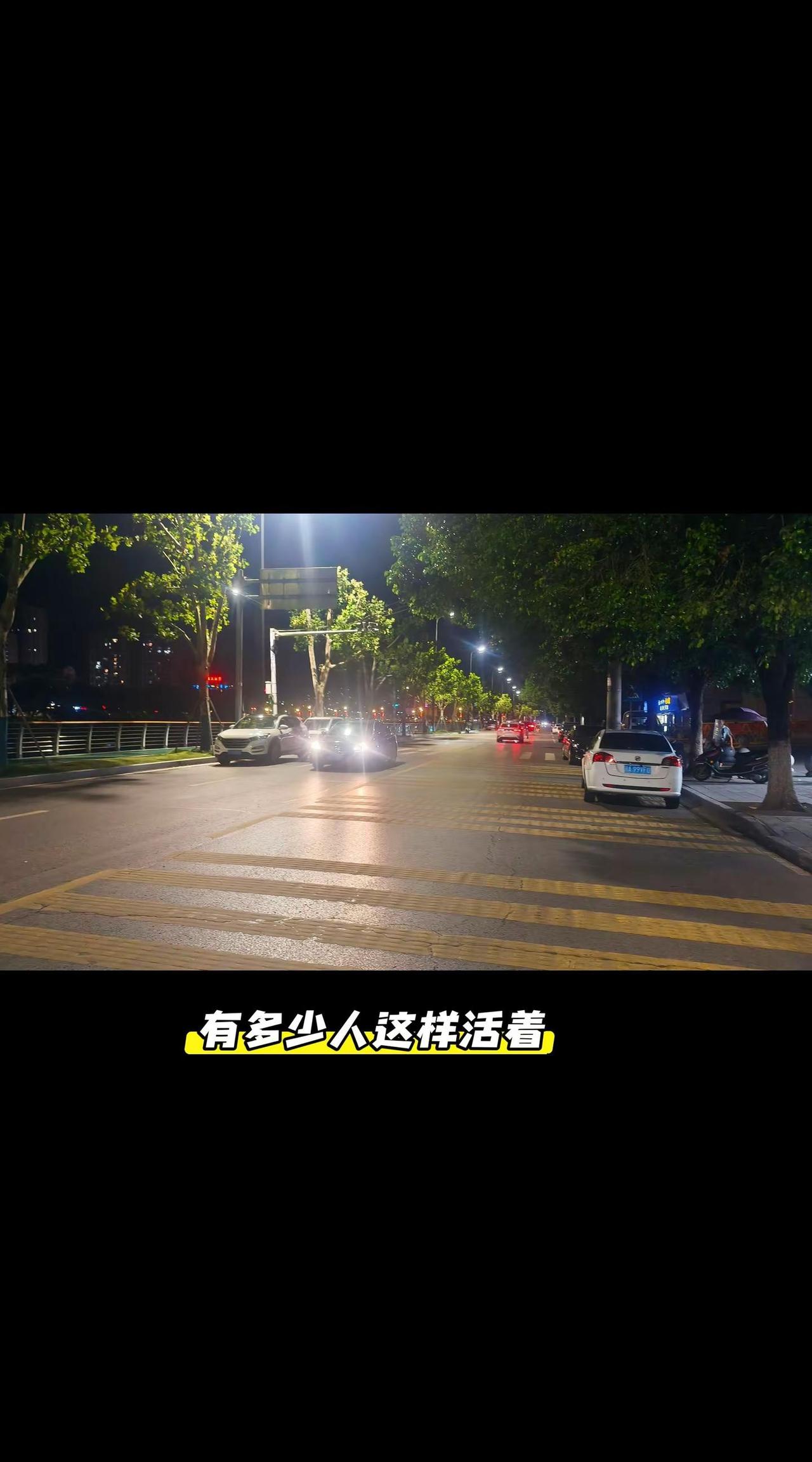 你看，人生经不起晃，转眼又是秋，所以我们不抱怨，得到了珍惜，失去了释怀。看水也欢