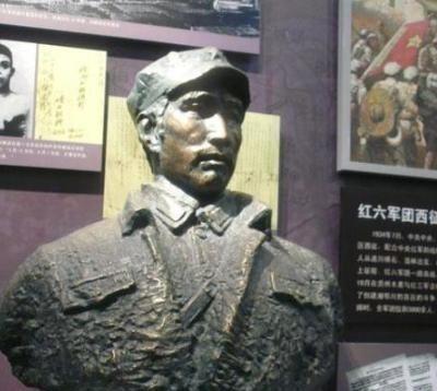 1935年1月，红十军团团长刘畴西在怀玉山区被捕，送到黄埔 老同学面前，两人曾经