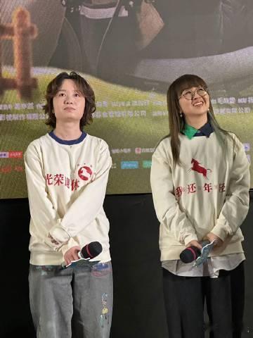 不油不腻不老不登 在这部电影中，面对岁月的流逝与生活的磨难，两个主角选择了互相安