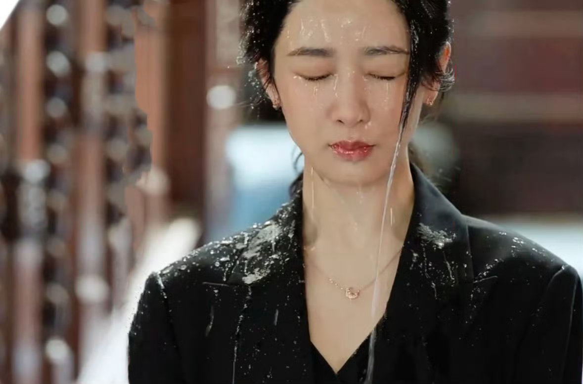 承欢记里麦承欢被水泼后，底妆还这么服帖 ​​​