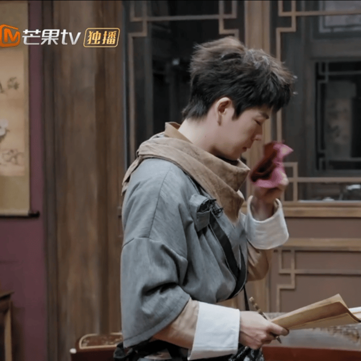 #王栎鑫闻两遍吐两遍##王栎鑫易呕吐体质# 王栎鑫就是我今日份的快乐源泉呀，看见