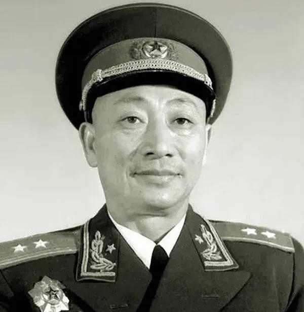 红安籍猛将，曾任129师抗战初期主力团长，因病休养仍被授予中将军衔，有哪些鲜为人