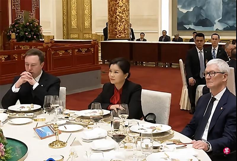 泥土如何才能变成金子

网上看到一个文章：在为美国总统特朗普举行的国宴上，一名坐
