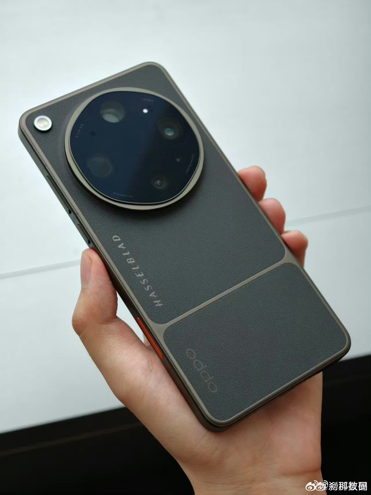 OPPO Find X9 Ultra真机？比之前刻意透漏出来的图要好看 
