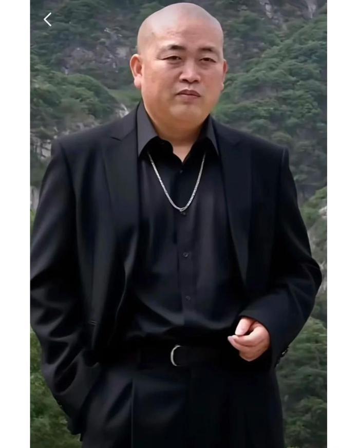 释永信就叫释永信，甚至是国际有名的释永信，去过美国，接待过俄罗斯的总统。红尘把他