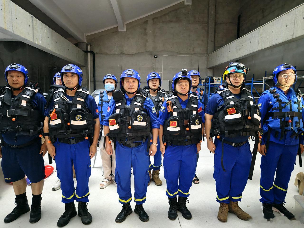 浙江宁波为每位奋战防台一线的志愿者提供专属保险 台风“巴威”步步逼近，宁波万千“