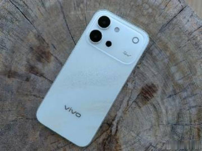 vivo 把碎钻撒手机上了，好看！
昨天去了发布会场地很治愈，好看！
今晚发布会