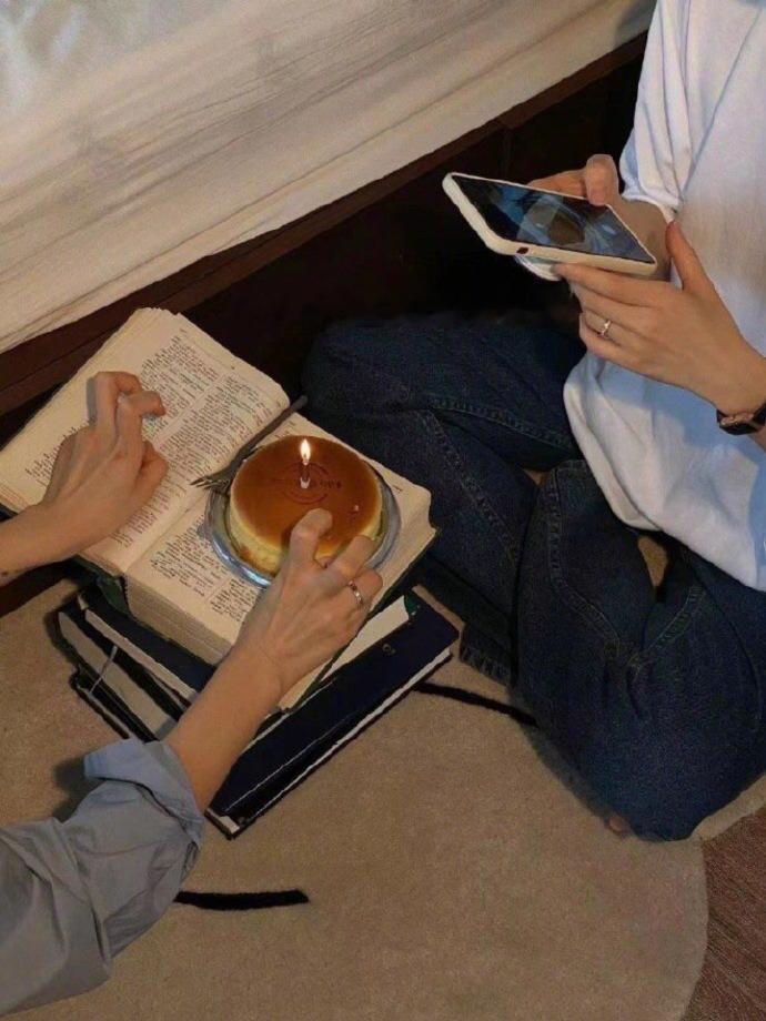 人生四大期盼：🥤等周末 等干饭 等快递 等发工资 