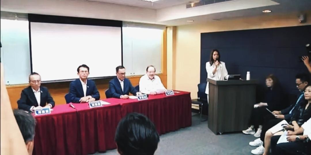 就在刚刚，
蓝白合就新北市长选举达成一致，李四川作为在野党唯一候选人出战绿营。