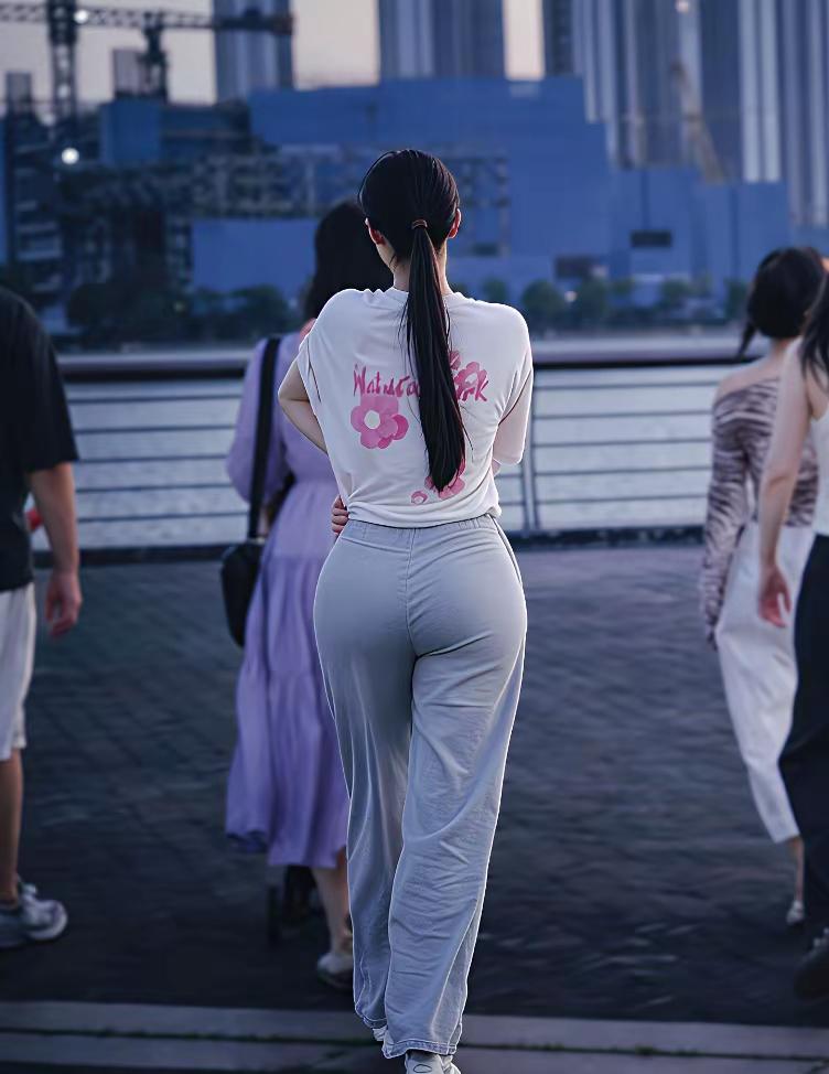 来自网友的接力
我也送她一朵小红花