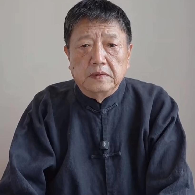 72岁秦焰走了，
原来一切早有预兆，
早在今年2月情人节他本命年露面的视频上看，