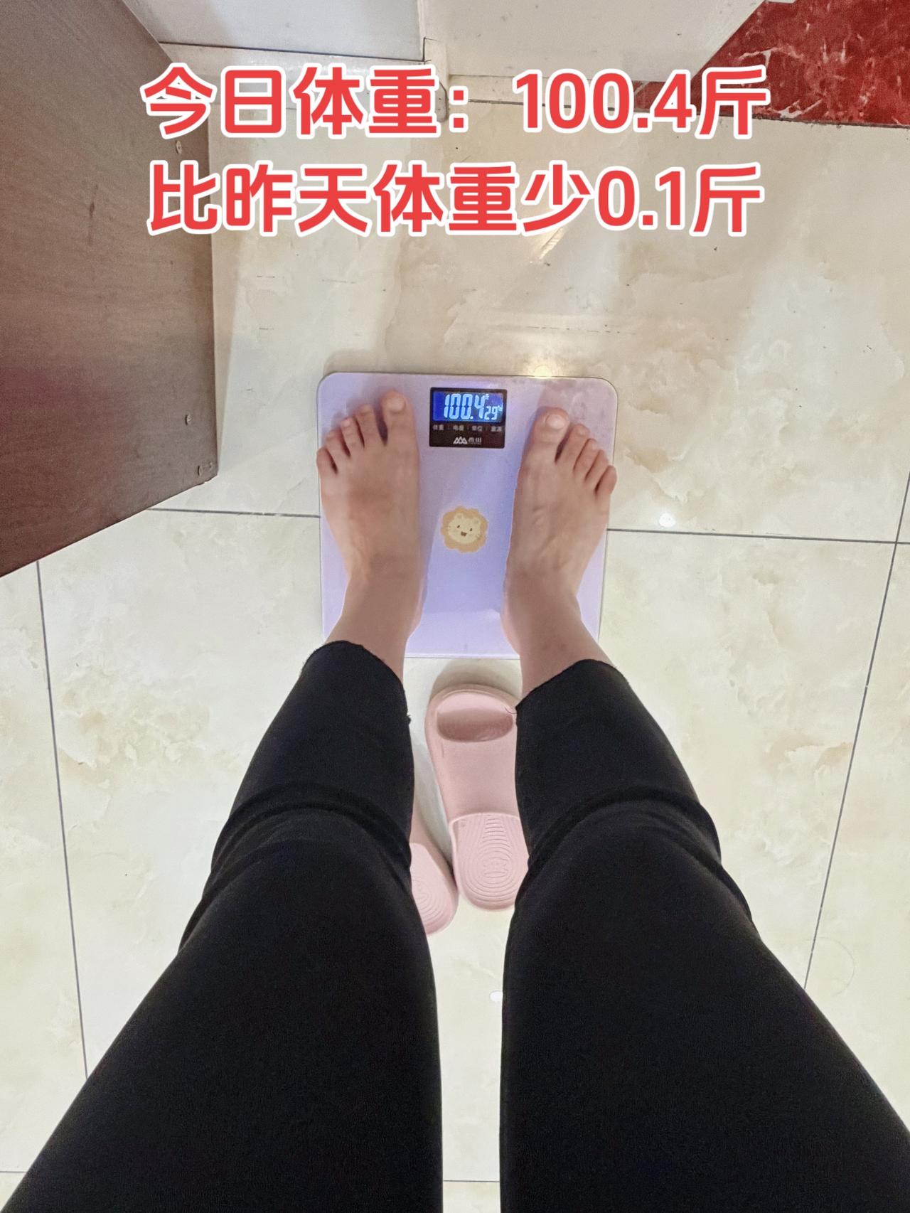 自律减脂健康餐，目标95斤，加油
今日减脂早餐：藜麦馒头+煎蛋+生菜+花生豆浆