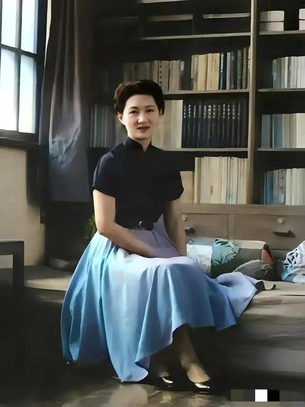 据说这是赵四赵一荻的真实照片：整体不错，看起来是个家世良好的大家小姐，美倒是说不