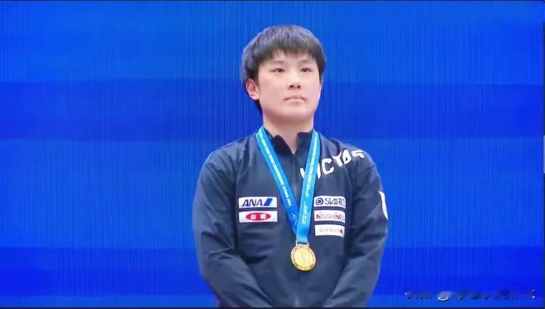 张本智和在升日本国旗奏日本国歌的时候，不知道有何感想[灵光一闪]

以往冠军都是