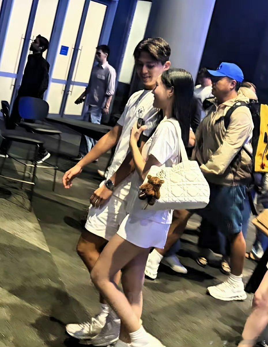 小S二女儿疑似恋爱人家想谈就谈，那么关注私生活干嘛？！ 