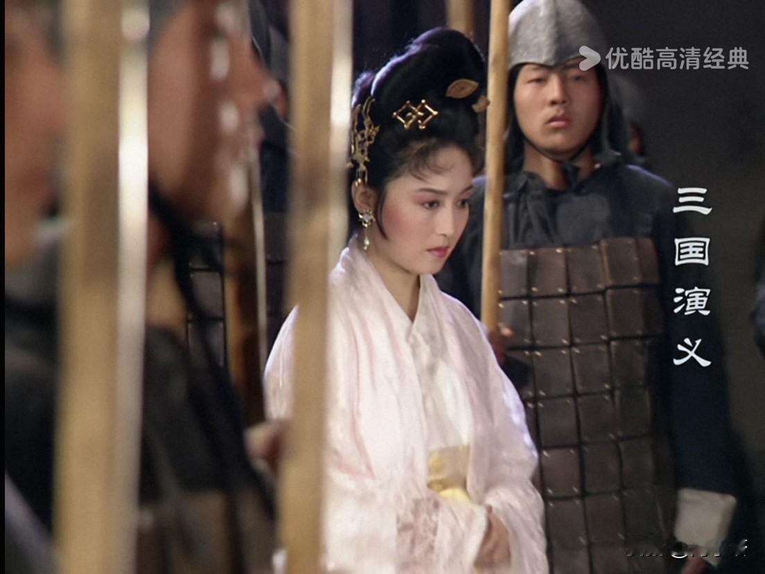 学着点 这才是霸总撩妹的正确打开方式。

鲍老师这个眼神实在非常精彩。
很多人以