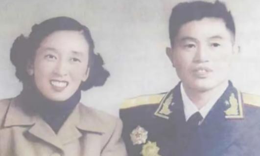 1940年，皮定均看上了女干部张烽，就让县长去说媒，张烽听说了县长的来意后，拒绝