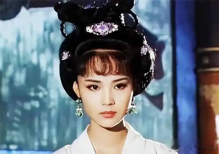 历史 上官婉儿到底有多好色？她一生两嫁父子，成了唐朝第一丑闻女主。上官婉儿出生时