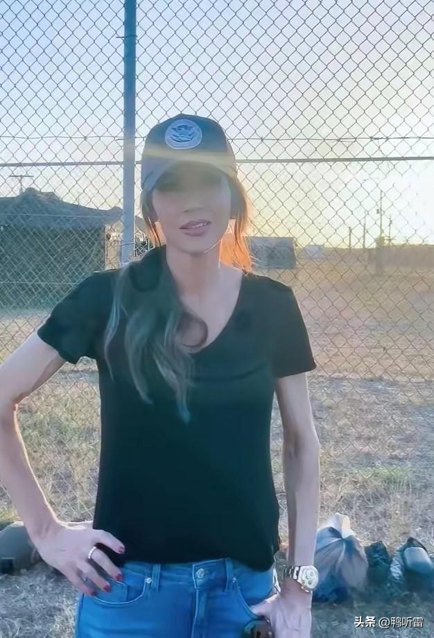 特朗普的心头肉——克里斯蒂·诺姆，今年54岁，当过州长，扛过枪（在移民执法过程中