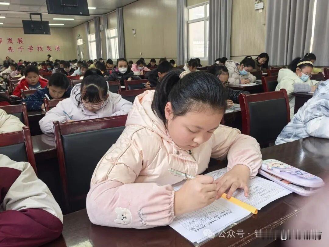 镇巴县城关小学教育集团总校第八届诗歌节，“诗韵新声”诗歌创作大赛如期开展，五年级