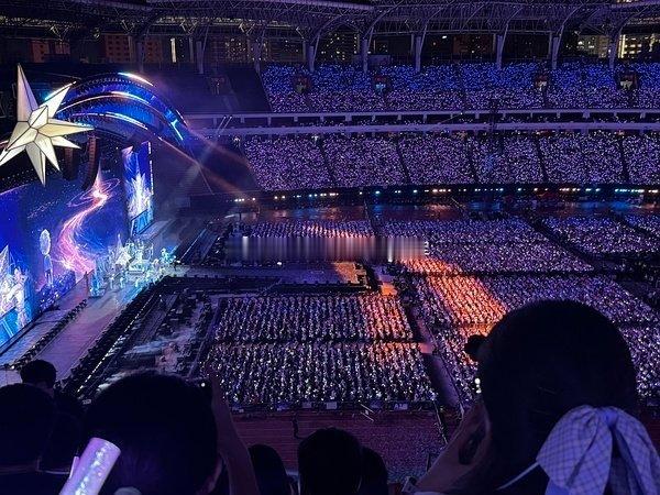 周深即将达成100场个人演唱会了，用时不到3年[努力]周深说在鸟巢唱难忘今宵最对