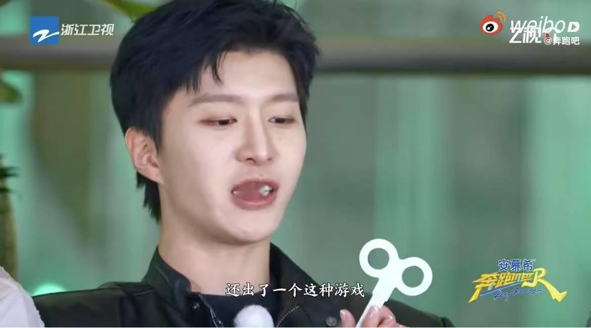 范丞丞的吐槽虽迟但到怎么每次听范丞丞吐槽都觉得莫名的好有道理，而且这种抱着玩笑的
