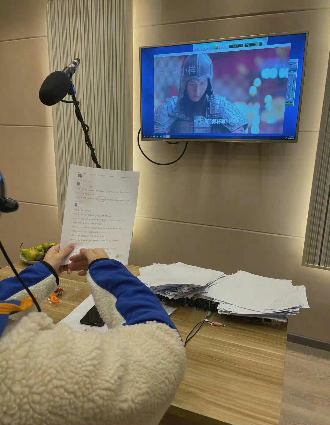 捡到一组哥哥在录音棚的图片，前面几张是没有见过的 