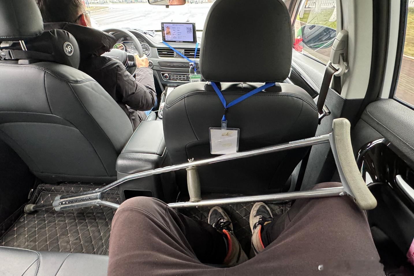 上次来柳州烧42度，这次来拄了一支拐，我就想健健康康的好好嗦一次粉…[苦涩]不过