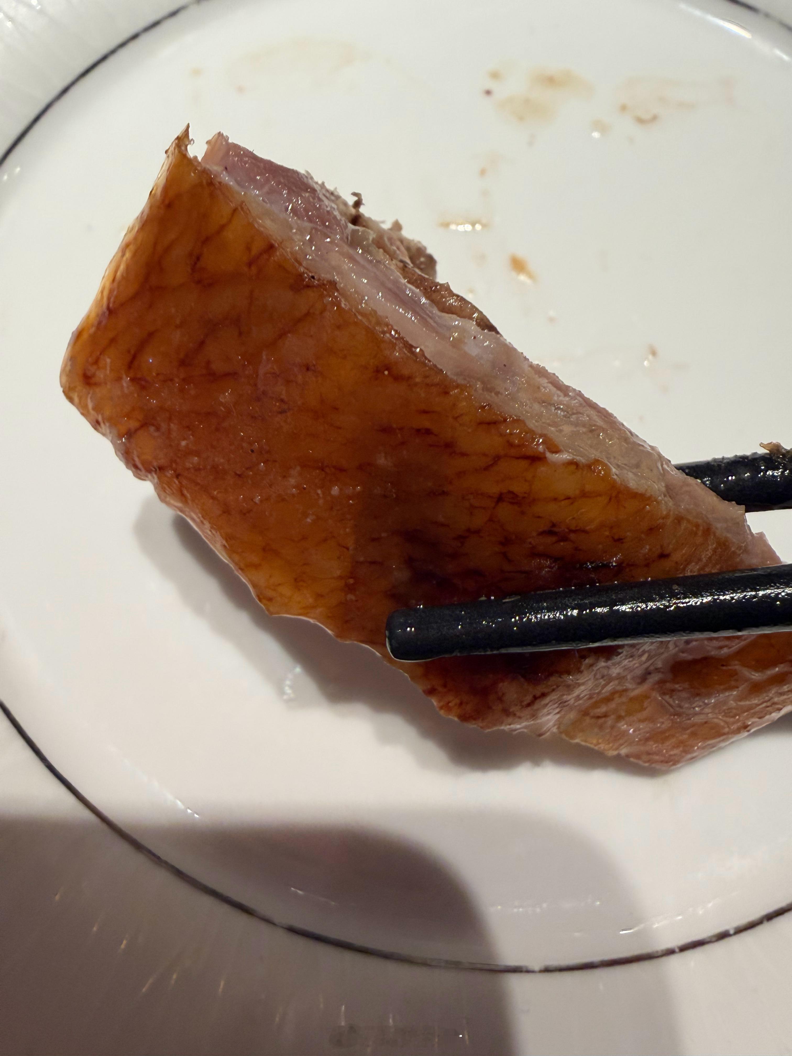 朋友请我吃饭，你们帮我看看这是烤鸭还是烤鹅