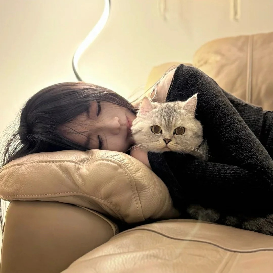 知道我所有不堪和不好 还敢趟我这滩浑水的人 才是我应该真心对待的人 ​​​