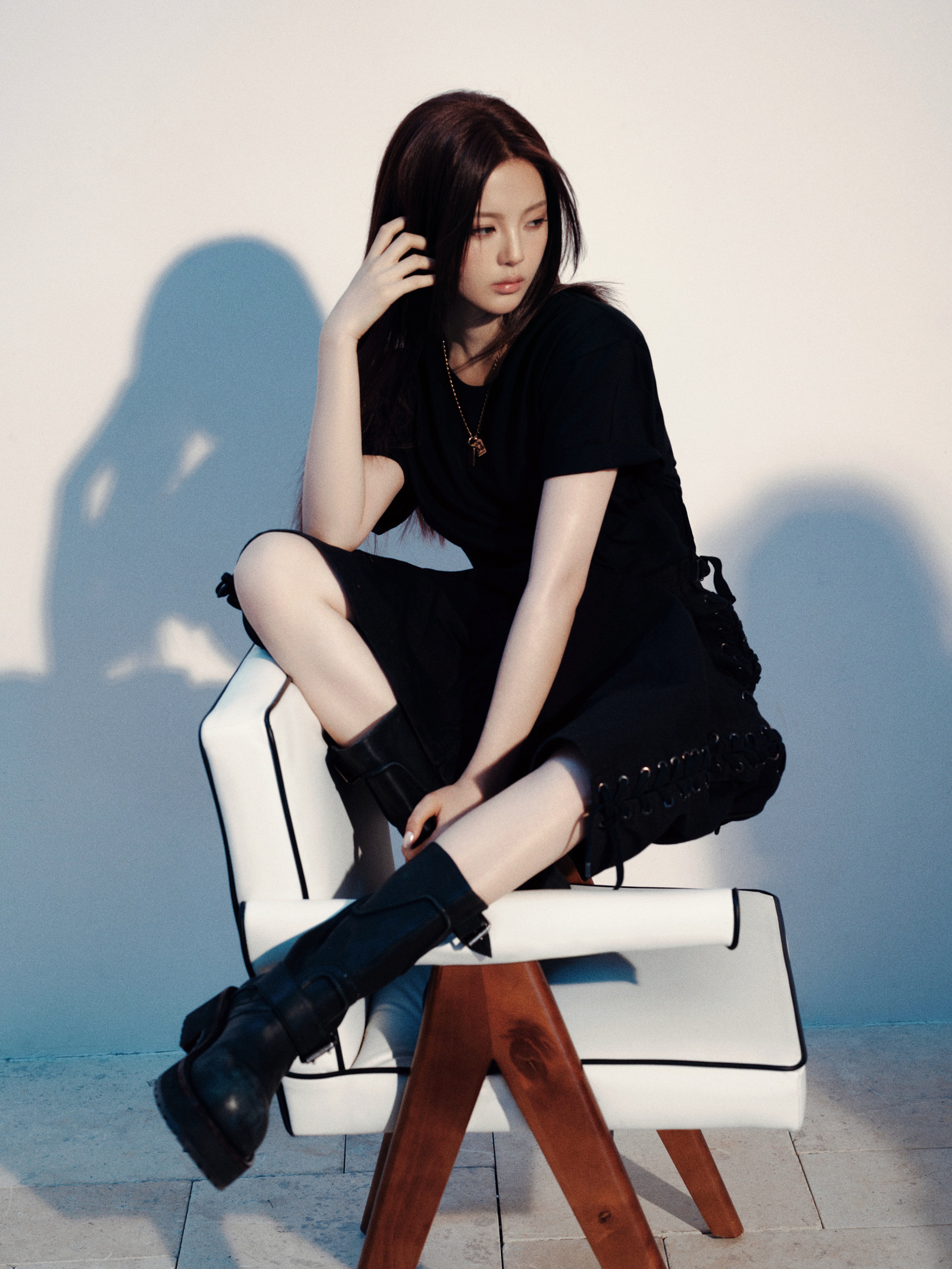 杨超越 × BALENCIAGA品牌挚友启程巴黎时装周，受邀BALENCIAGA