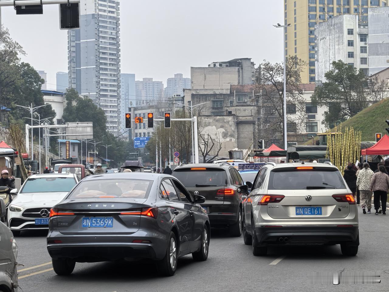 今天打滴滴，同样的距离滴滴平台都加3元钱，不知道是什么原因？今天才腊月23呀，离