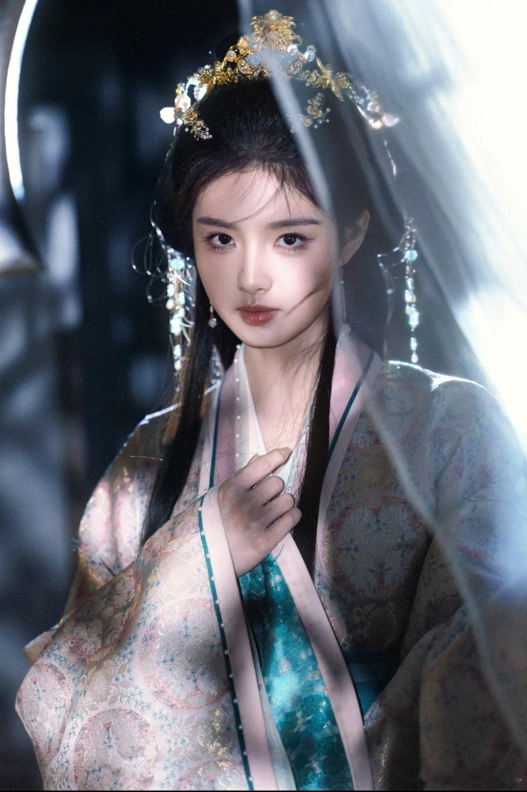 她才十八岁就这么美了！！！ 