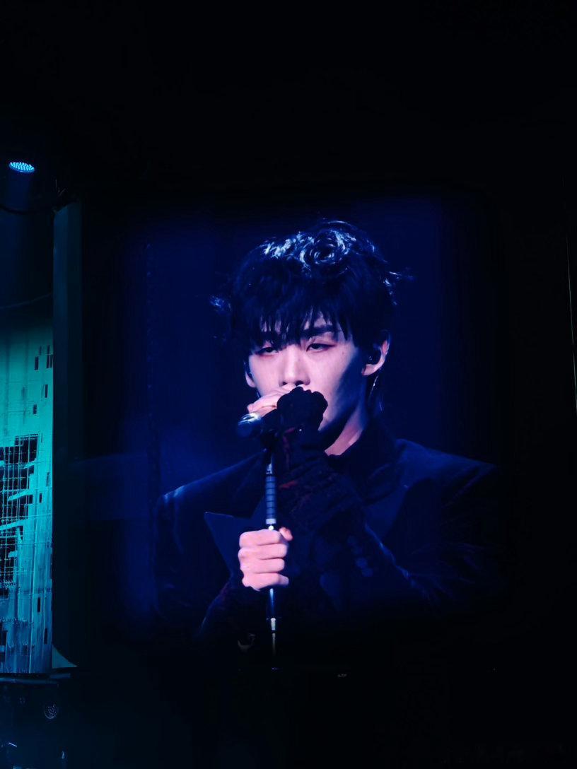 王赫野合肥演唱会上座率💫舞台之上歌声飞扬，台下人头涌动，满场观众，是对歌手最好