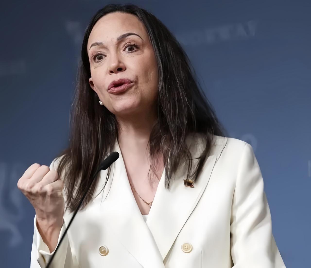 按照美国的一贯套路，抓获马杜罗后，应该立刻扶持反对派上台，然后就可以顺势掌控委内