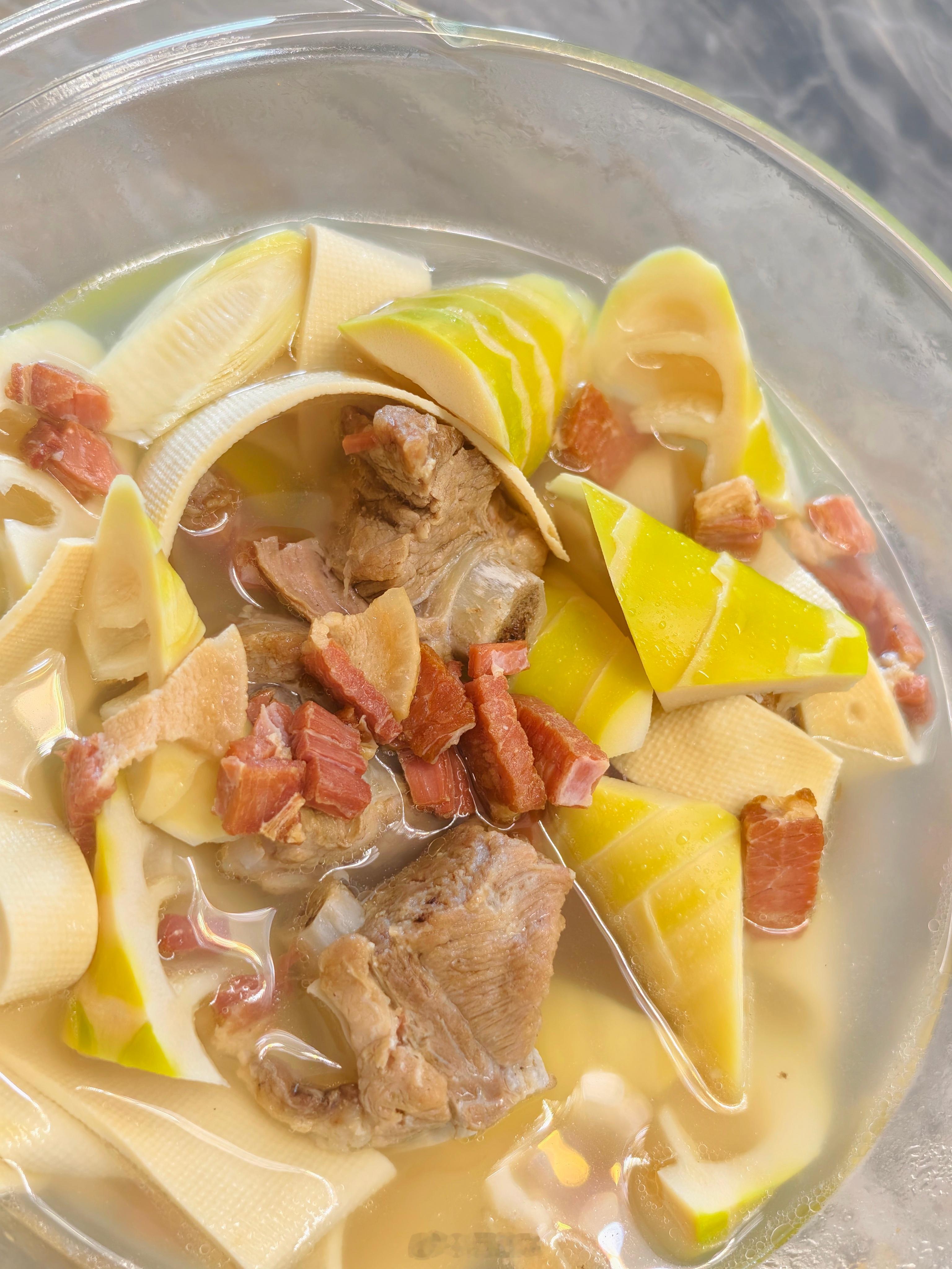 给自己炖了一份腌笃鲜美味 