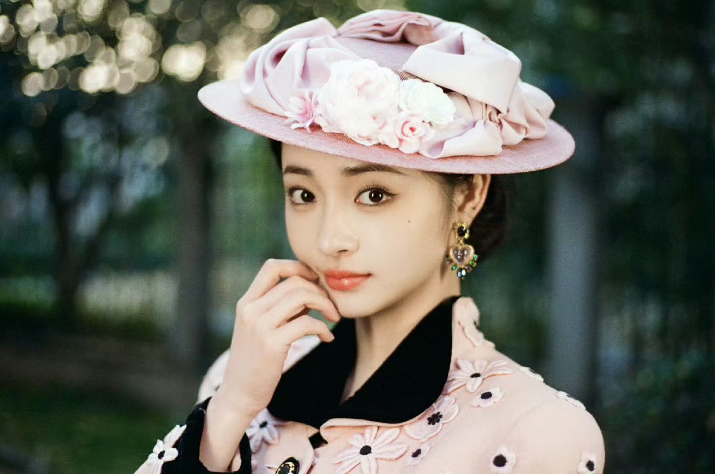 别人还在带ID周洁琼已经念上了别家还在带ID打卡，周洁琼直播直接念粉丝ID！私下