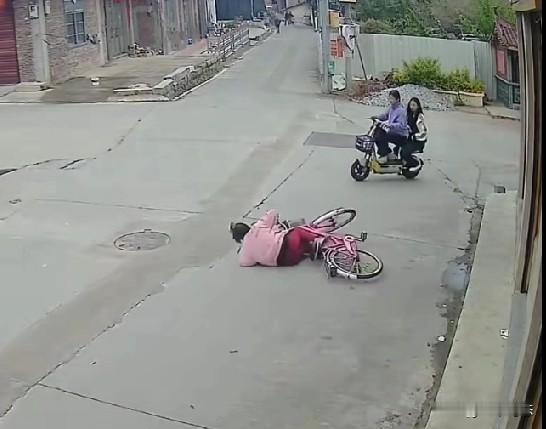 扶老人反赔22万？交警定责≠法院判赔！官方回应来了

家人们，福建莆田这事儿最近