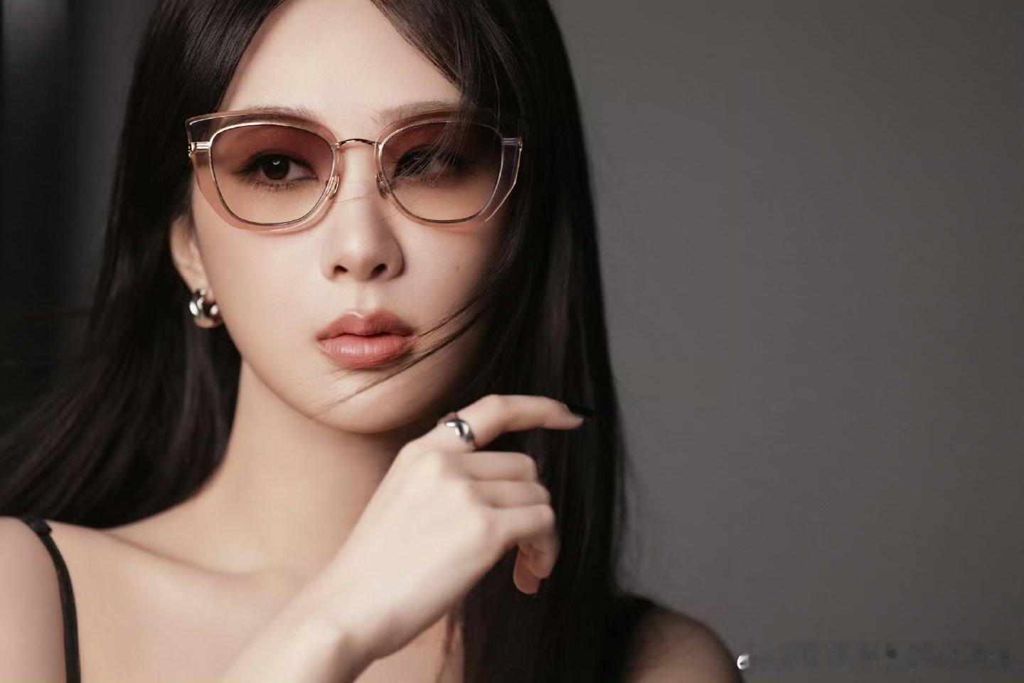 杨紫工作室今日份营业，姐好飒😎 ​​​