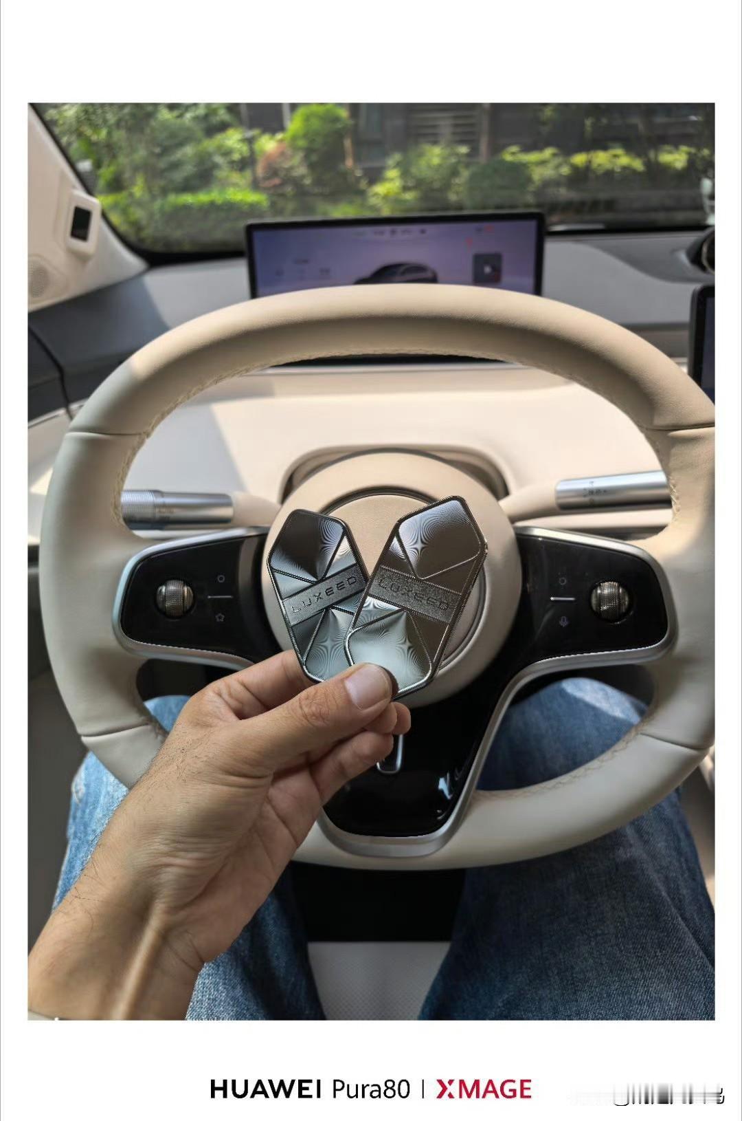 作为智界S7和R7双7车主，终于收到了智界X车标，车标采用镍合金材质和微米级电铸