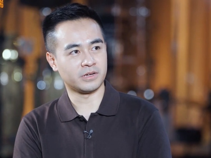 人民日报在场对话歌手2025人民日报对话歌手导演洪啸，流量与音乐之间其实是可以很