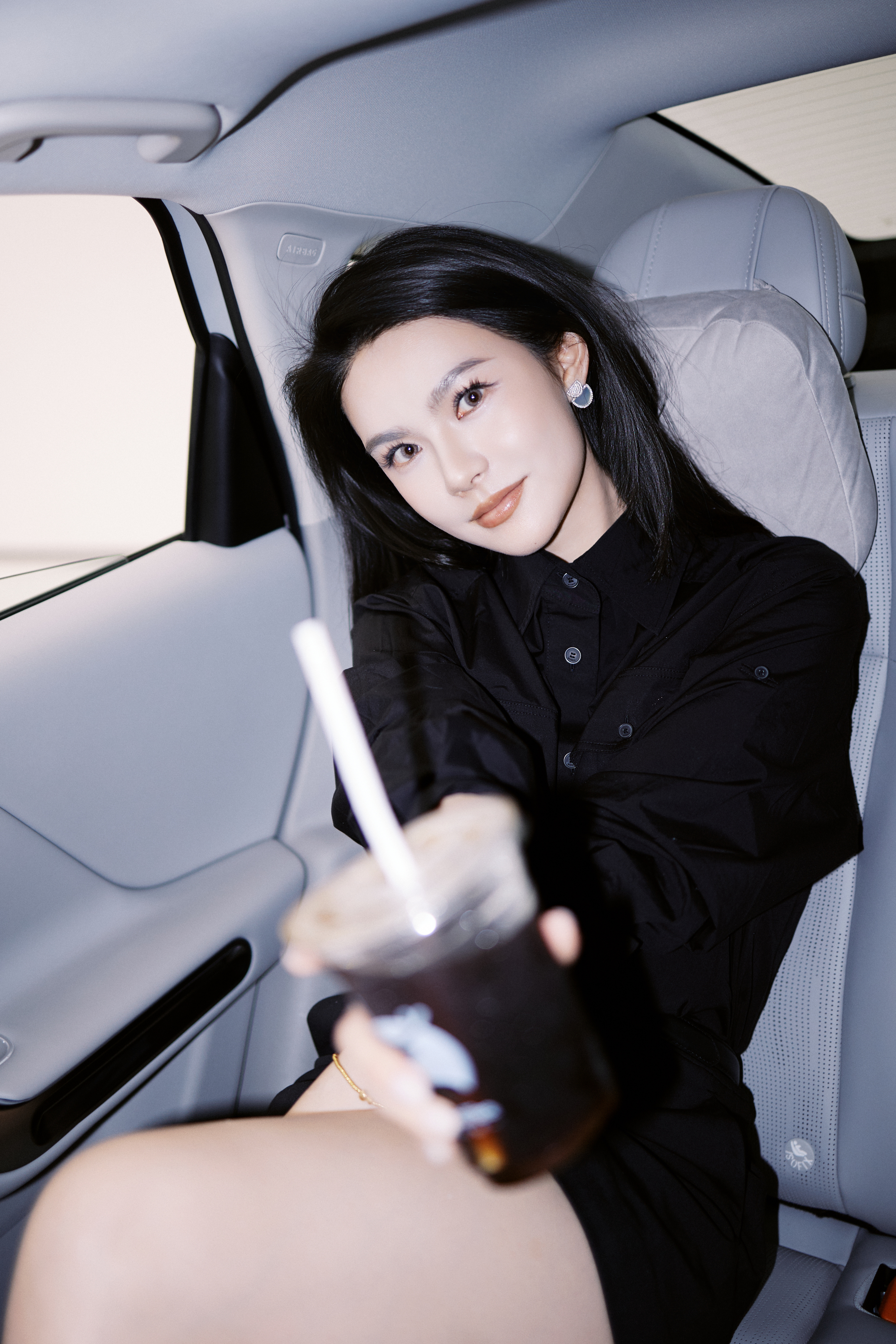 睡了12个小时……终于把昨天只睡了仨小时的觉，补回来了！！请喝咖啡的姐姐来了评论