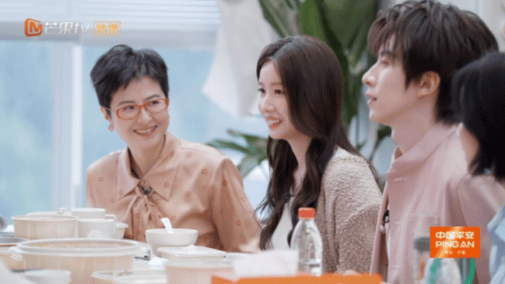 杨汝晴在节目里立遗嘱初入职场金融季杨汝晴坦然立下遗嘱，房产、财产分配清晰理性，兼