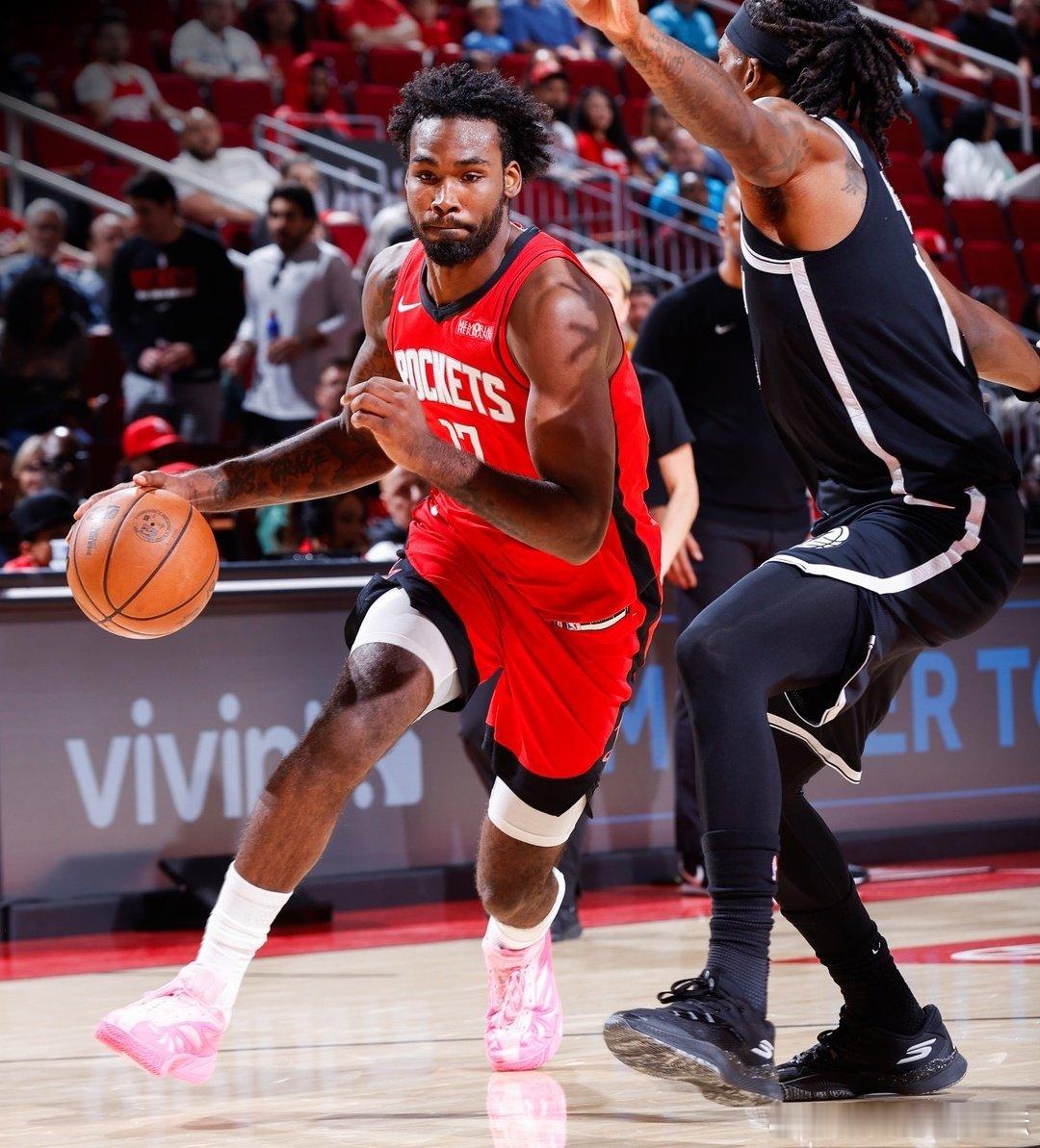 乌杜卡谈伊森￼表现：“显然，当他有这样的表现时，这无疑是很棒的一晚。他堪称攻防转