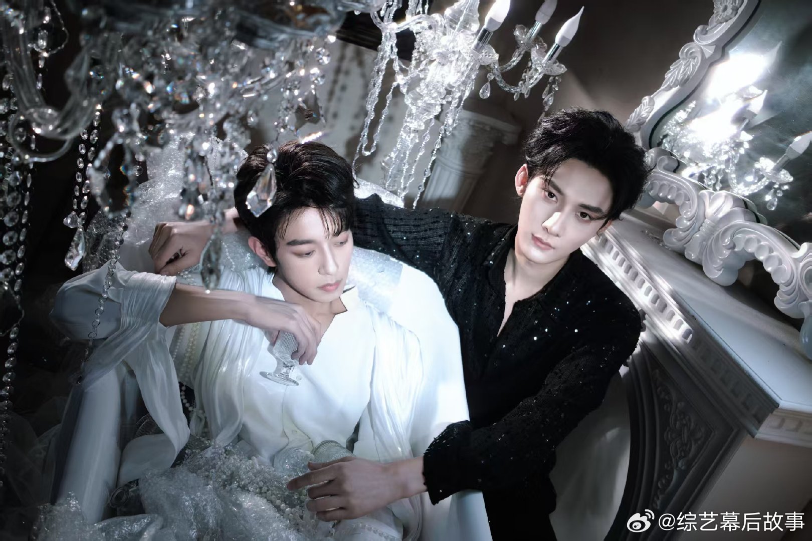 江衡李沛恩浴缸大片江衡李沛恩浴缸合照 哈哈哈我不中了，江衡李沛恩也拍了浴缸大片！