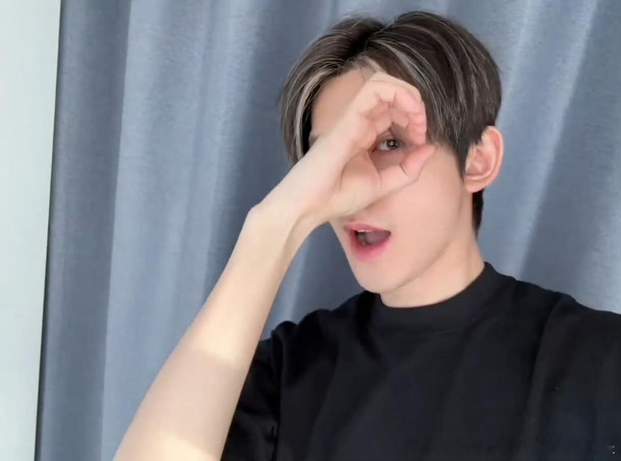 邓为素颜自拍状态邓为素颜也太好看了吧！青春洋溢 ​​​