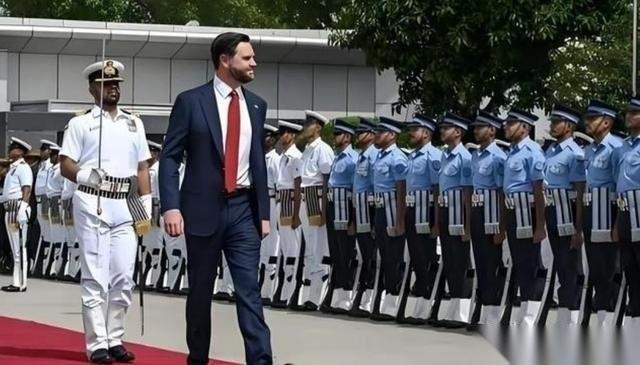 极有可能万斯会当上总统！如果万斯当上总统！对全世界都不是什么好事！因为万斯年轻！