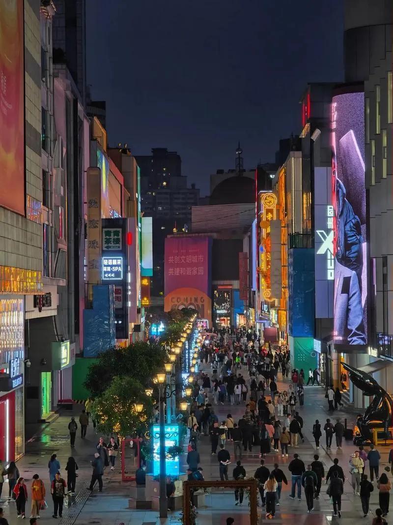 分享一张你所在城市夜景照片成都夜景城市的夜景。 分享城市风景照